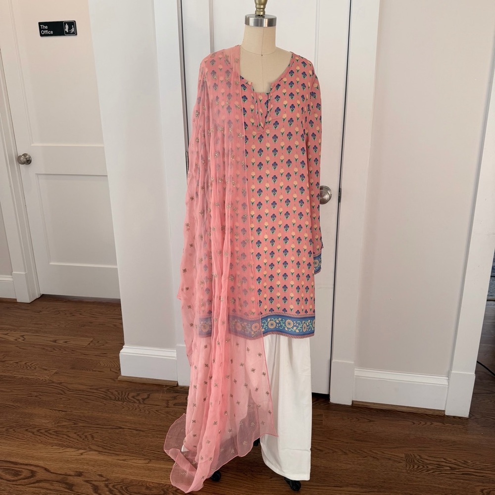 Instima NWT 3 Piece Suit - Silk Blend